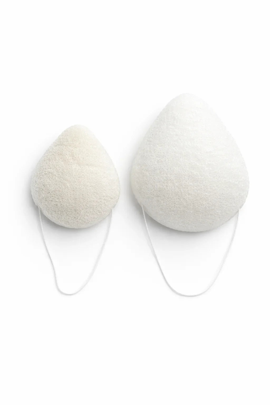 Seele & Bloom konjac sponge for gentle facial cleansing, soft natural texture, and eco-friendly skincare tool.