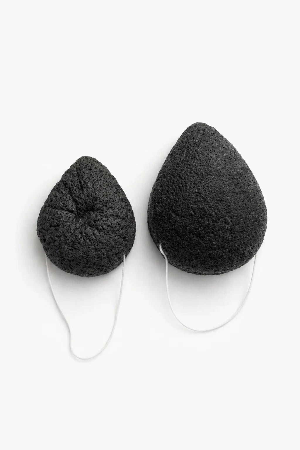 Seele & Bloom konjac sponge for gentle facial cleansing, soft natural fiber with rounded shape and textured surface.